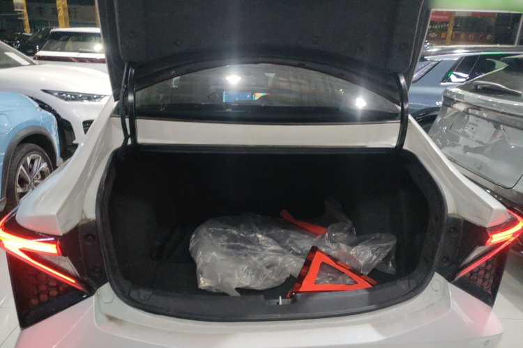 灵悉L 2025款 头号玩家版+超级加倍选装包机舱底盘23