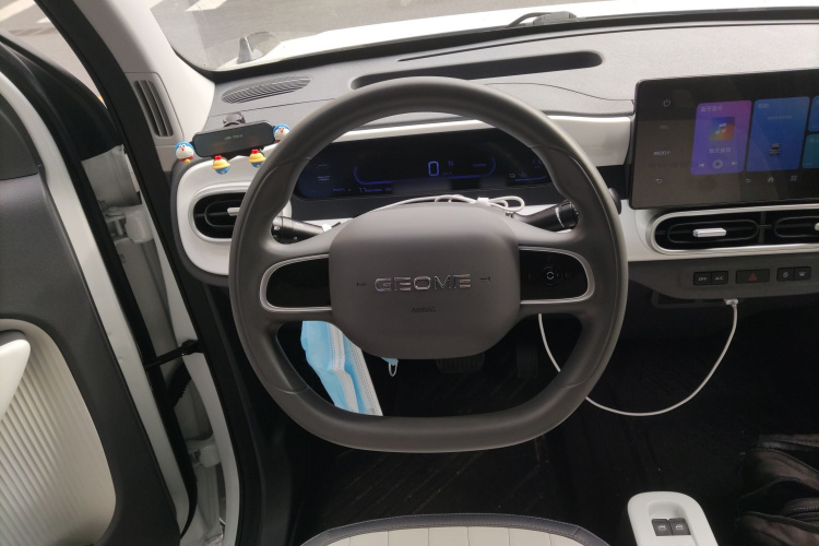 吉利银河 2025款 210km 熊猫卡丁中控内饰13