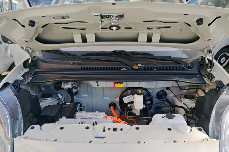 五菱汽车 宏光MINIEV 2024款 第三代 215km 青春版机舱底盘24