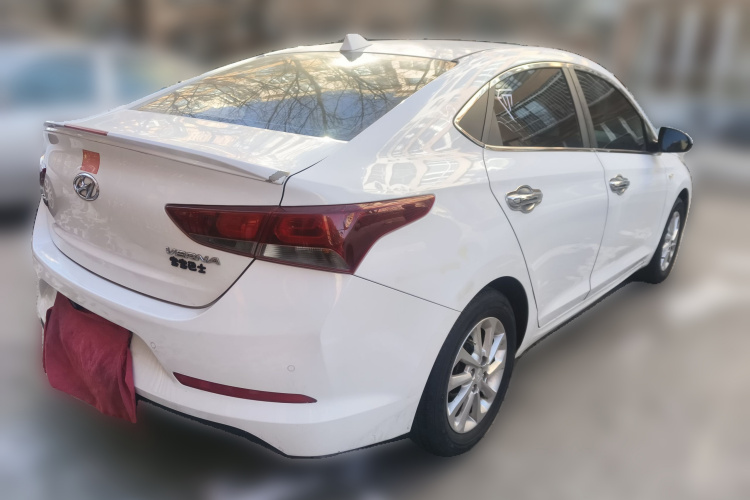 现代 悦纳 2016款 1.4L 手动炫酷版GLS车身外观7