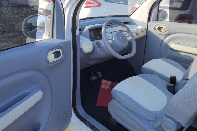 奔腾小马 2025款 222km 灵动马中控内饰7003