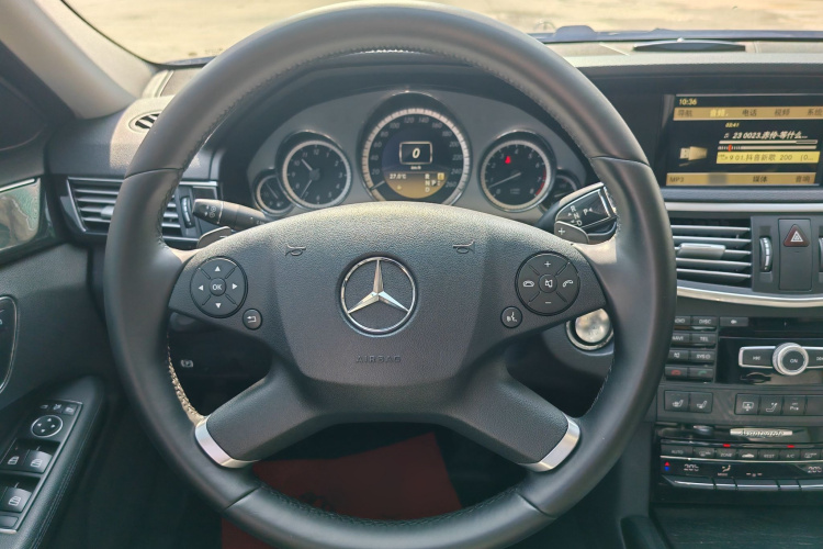 奔驰E级 2012款 E 300 L 时尚型局部细节13