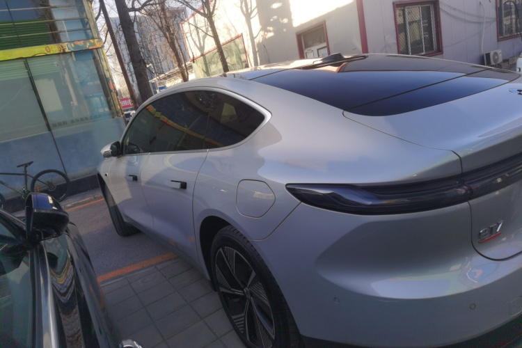 蔚来ET7 2022款 100kWh 首发版车身外观4