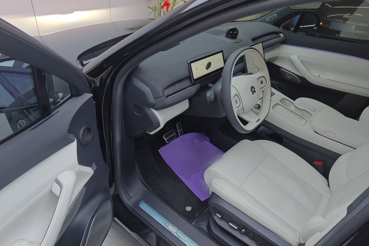 蔚来ES7 2022款 75kWh中控内饰7003