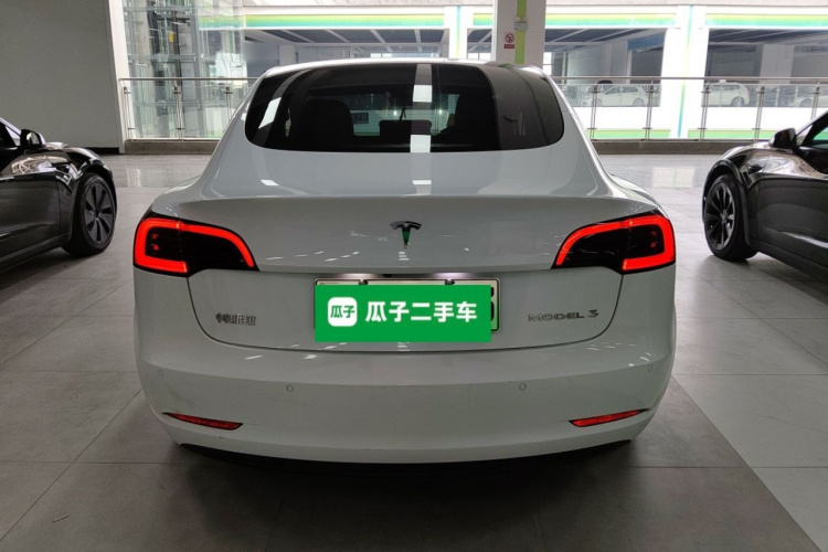 特斯拉 Model 3 2022款 后轮驱动版车身外观6