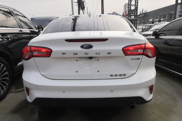 福特 福克斯 2019款 三厢 EcoBoost 180 自动锋潮型车身外观6
