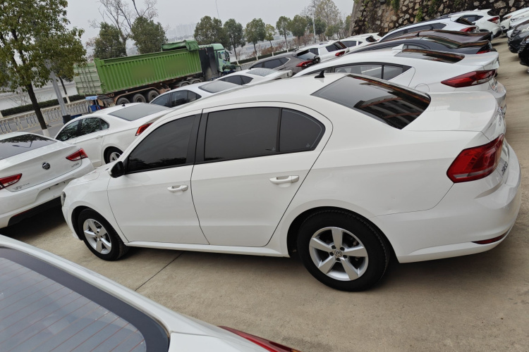 大众 朗逸 2015款 1.6L 手动风尚版车身外观4