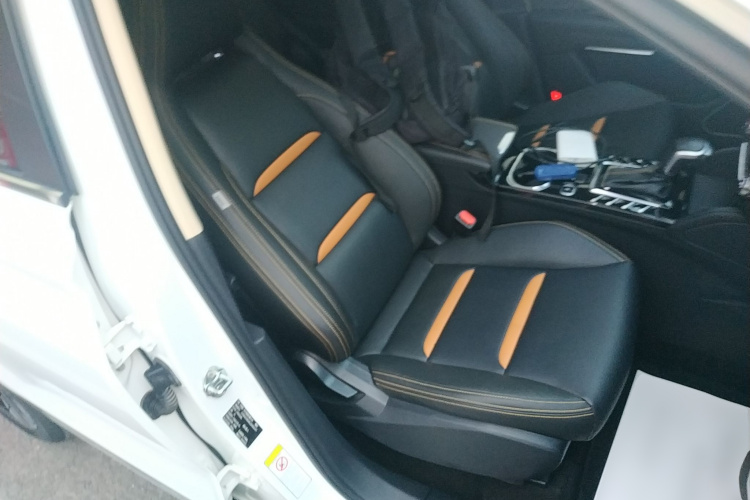 奔腾T77 2019款 230 TID 自动豪华型 国VI局部细节41