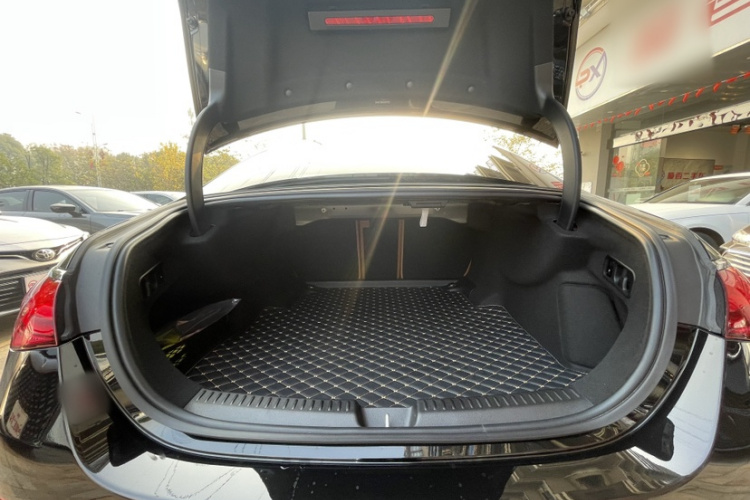 奔驰E级(进口) 2024款 E 260 运动版中控内饰7007