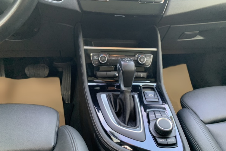 宝马2系旅行车 2016款 218i 运动设计套装中控内饰7007