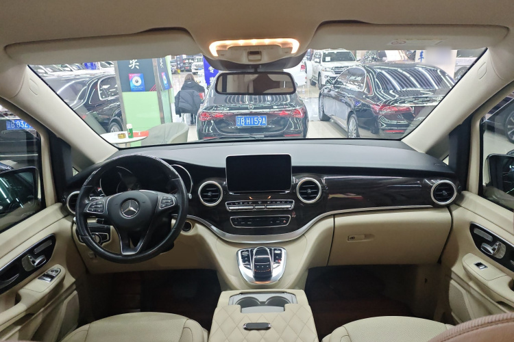奔驰V级 2018款 V 260 领航版 国VI中控内饰7002