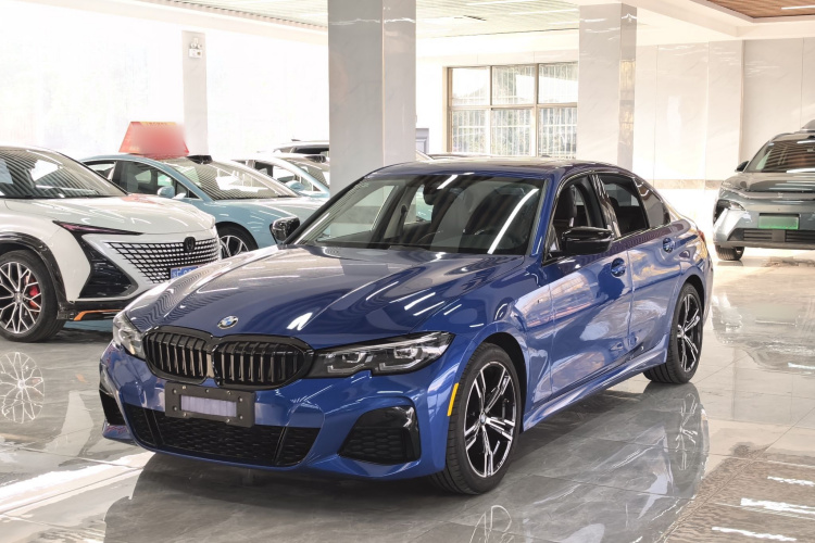 宝马3系 2022款 325i M运动曜夜套装车身外观1