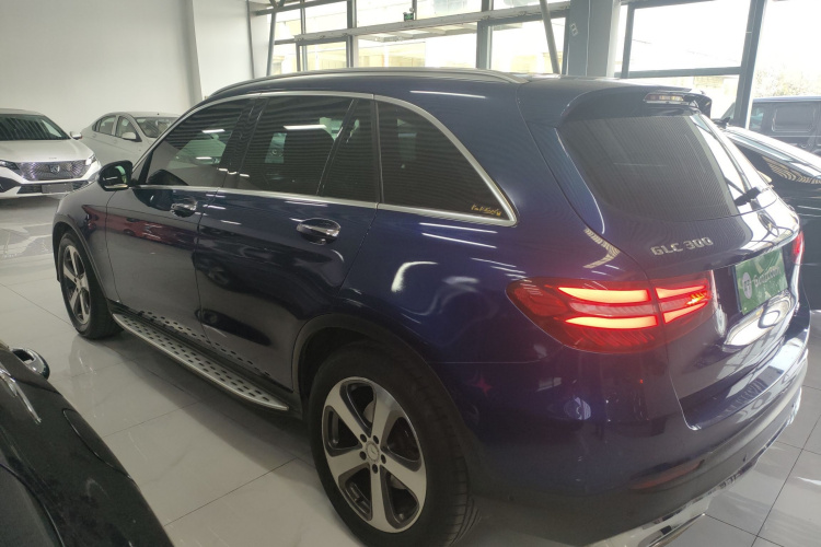 奔驰GLC 2016款 GLC 300 4MATIC 动感型车身外观4
