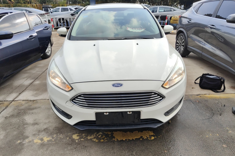 福特 福克斯 2018款 三厢经典 1.6L 自动风尚型智行版车身外观2