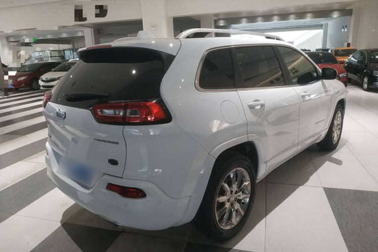 Jeep 自由光 2017款 2.4L 优越版车身外观6005