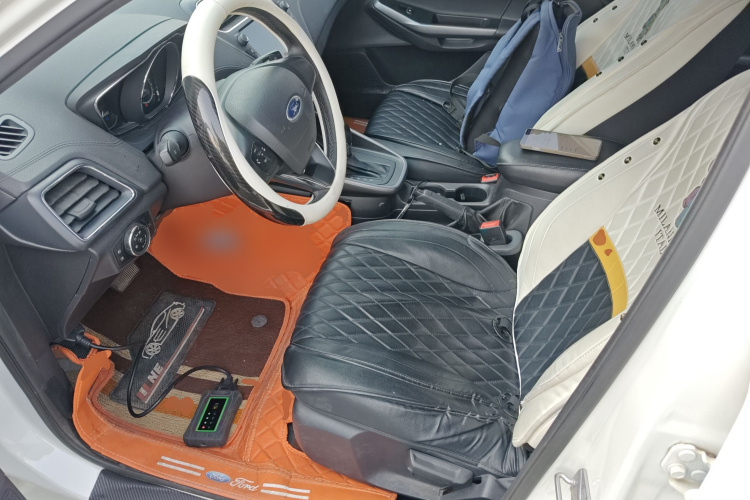 福特 福睿斯 2019款 1.5L 自动悦享型局部细节19