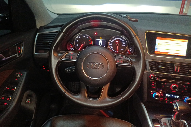 奥迪Q5 2016款 40 TFSI 技术型中控内饰13