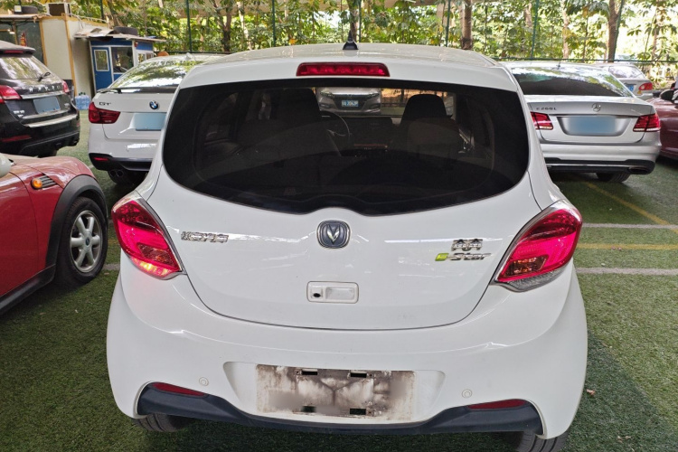 长安欧尚 奔奔E-Star 2021款 国民版 心悦版（快充版）磷酸铁锂（31.18kWh）车身外观6