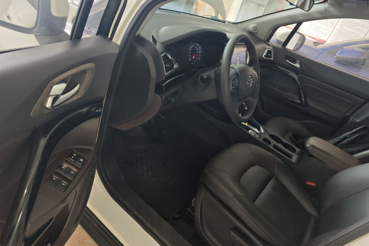 广汽传祺 传祺GS4 2017款 235T G-DCT两驱精英版中控内饰7003