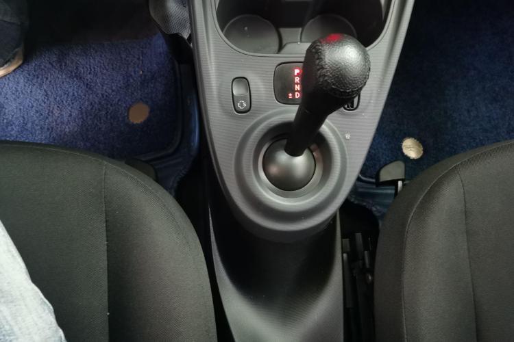 smart fortwo 2018款 1.0L 52千瓦硬顶灵动版 国V中控内饰7004