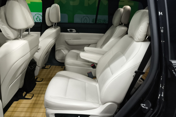 理想汽车 理想ONE 2021款 增程6座版中控内饰7004