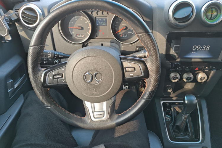 北京越野 北京BJ40 2016款 2.3T 自动四驱尊享版中控内饰13