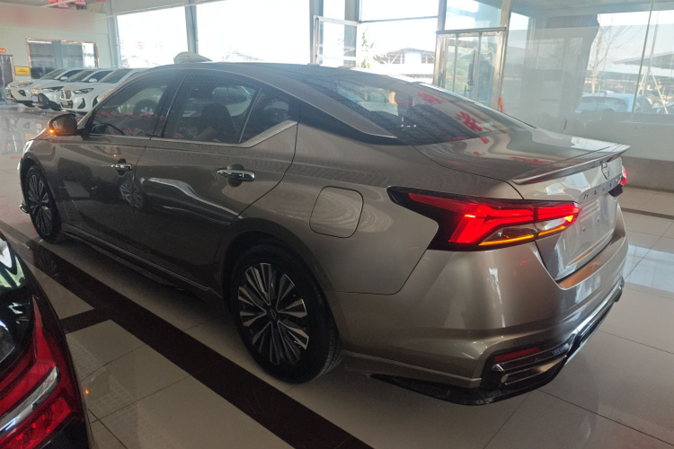 日产 天籁 2022款 2.0L XL-Upr 优享版车身外观4