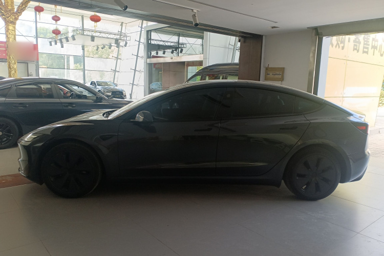 特斯拉 Model 3 2023款 后轮驱动版车身外观6003