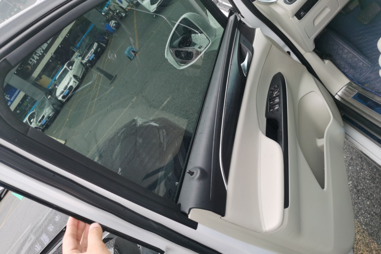 别克GL8 2021款 ES陆尊 653T 舒适型中控内饰7007