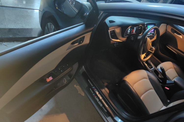 雪佛兰 科鲁泽 2022款 320 自动悦享天窗版中控内饰7003