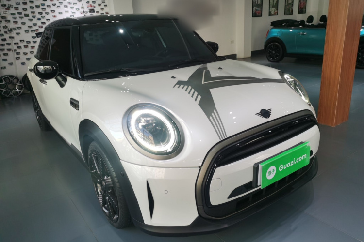 MINI 2023款 1.5T COOPER 国王十字特别版 五门版车身外观3