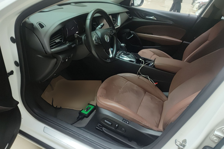 别克 君威 2017款 28T 尊享型中控内饰20