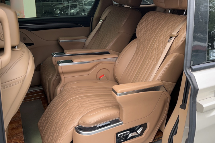 别克GL8 2021款 ES陆尊 653T 尊享型中控内饰7001