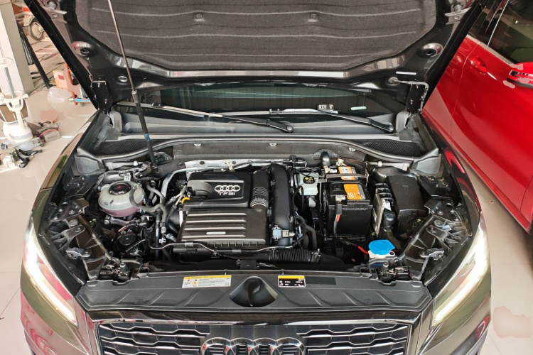 奥迪Q2L 2020款 35 TFSI 进取动感型机舱底盘24