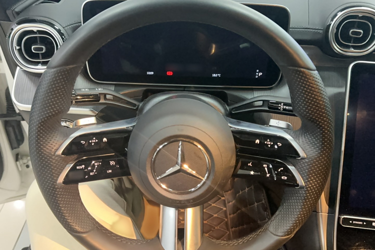 奔驰C级 2022款 改款 C 260 L 运动版局部细节13