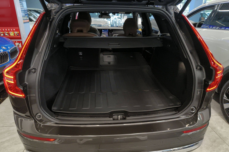 沃尔沃XC60 2025款 B5 四驱智逸豪华版机舱底盘23
