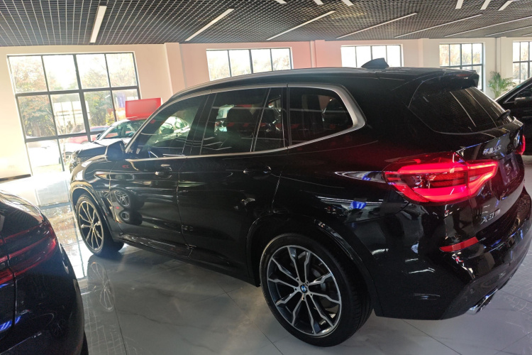 宝马X3 2021款 改款 xDrive30i 领先型 M运动套装车身外观4