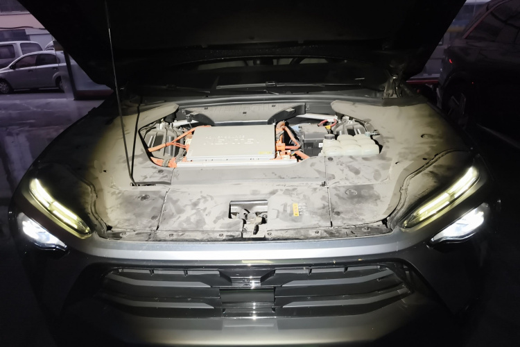 蔚来ES8 2020款 580KM 七座版机舱底盘24