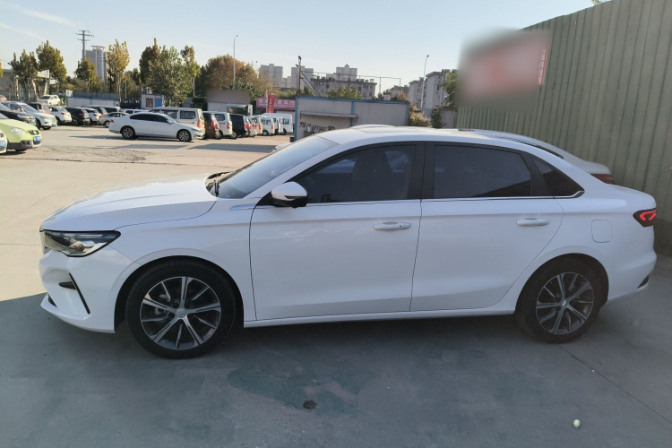 吉利汽车 帝豪 2023款 第4代冠军版 1.5L CVT尊贵型车身外观4