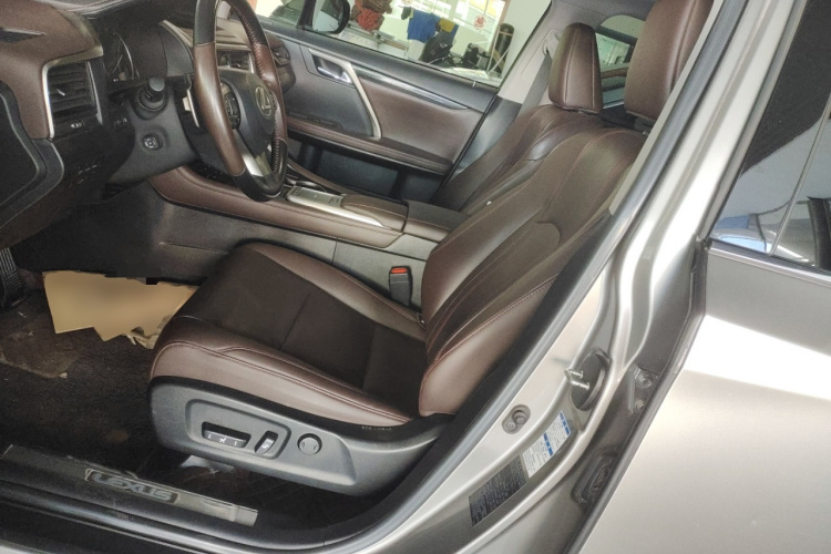 雷克萨斯RX 2020款 改款 300 四驱典雅版中控内饰19