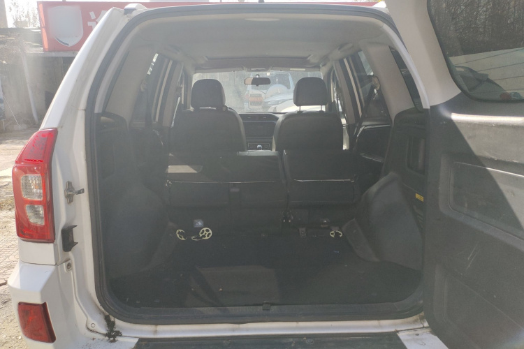 奇瑞 瑞虎3 2016款 1.6L 手动智尚版机舱底盘23