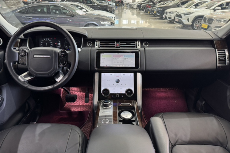 路虎 揽胜 2021款 3.0 L6 盛世版中控内饰7001