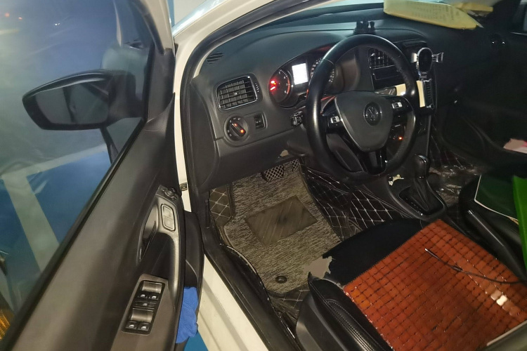 大众 Polo 2016款 1.6L 自动舒适型中控内饰7003