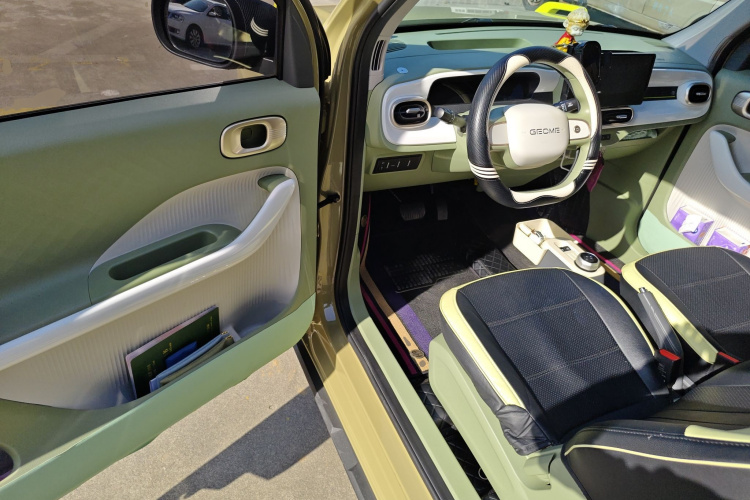 吉利银河 2025款 210km 熊猫骑士中控内饰20