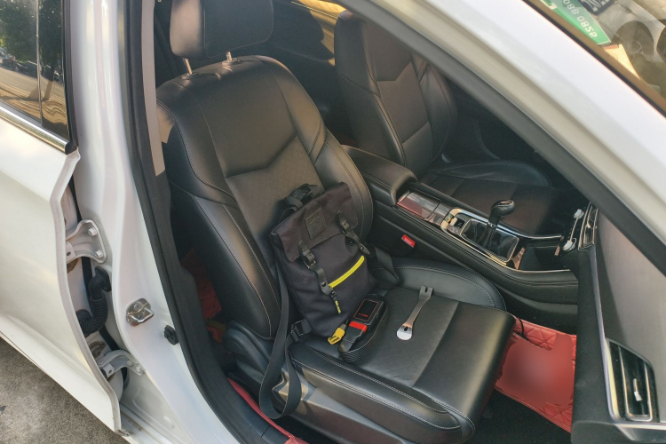 长安 逸动 2019款 高能版 1.6L GDI 手动先锋型 国VI局部细节41