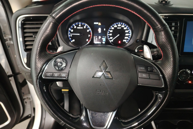 三菱 欧蓝德 2019款 2.4L 四驱致享版 5座 国VI局部细节13