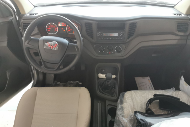 五菱汽车 五菱宏光V 2022款 1.5L劲取版电动助力LAR中控内饰12