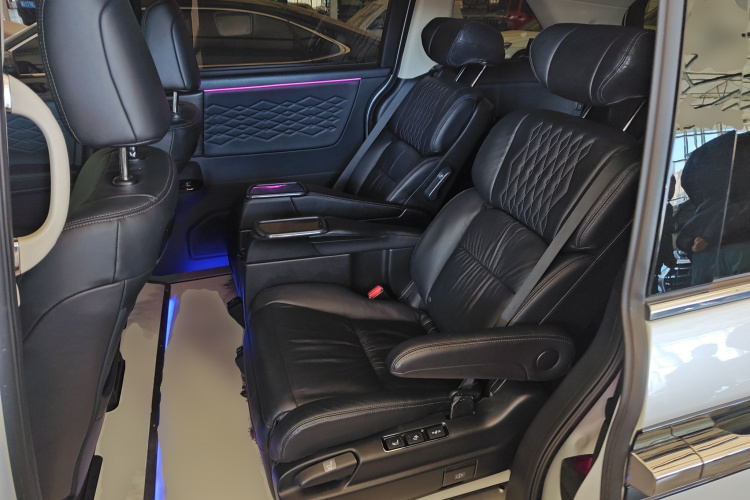 本田 艾力绅 2024款 2.0L e:HEV 豪华版中控内饰21