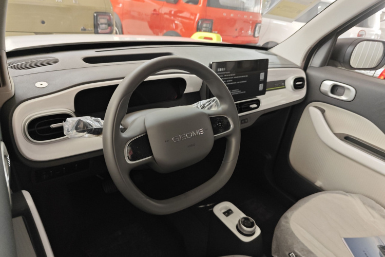 吉利银河 2025款 210km 熊猫骑士中控内饰7001