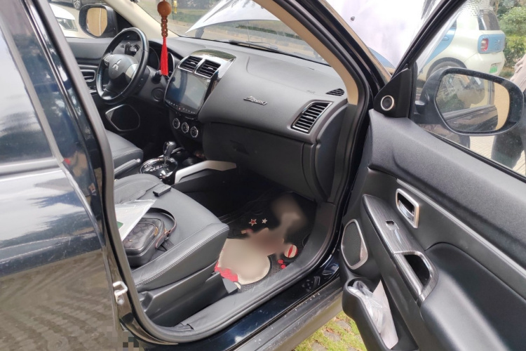 三菱 劲炫ASX 2018款 2.0L CVT两驱尊享版局部细节9005